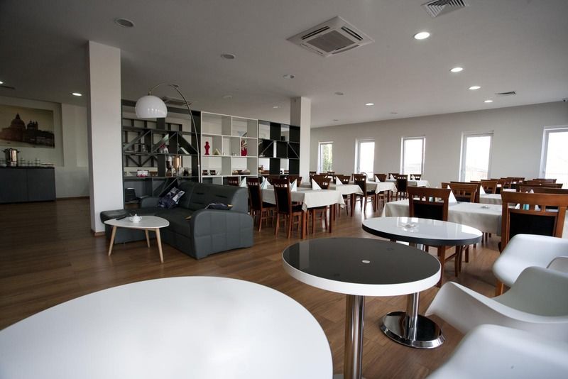 Aparthotel Travel Krasków Εξωτερικό φωτογραφία