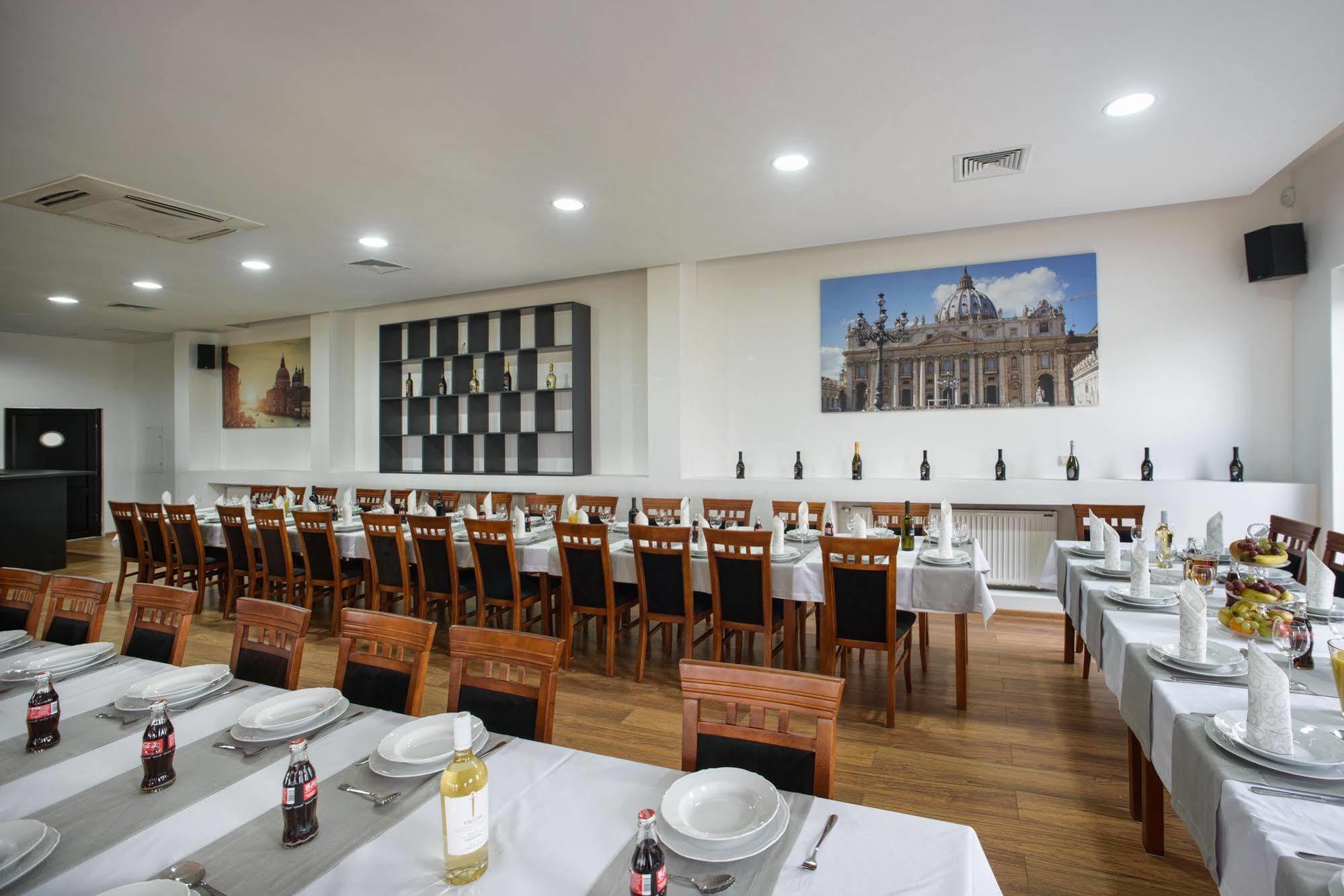 Aparthotel Travel Krasków Εξωτερικό φωτογραφία