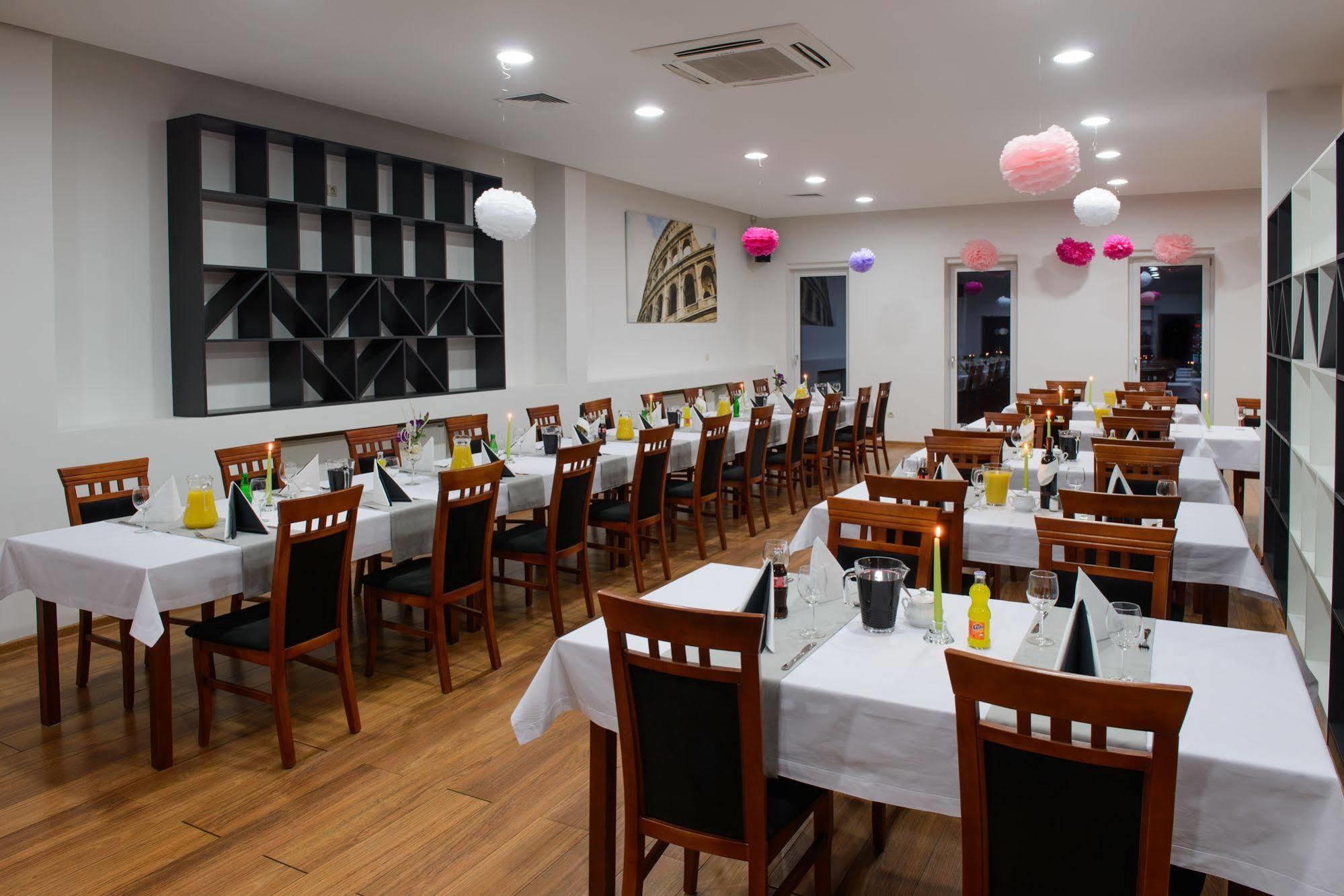 Aparthotel Travel Krasków Εξωτερικό φωτογραφία
