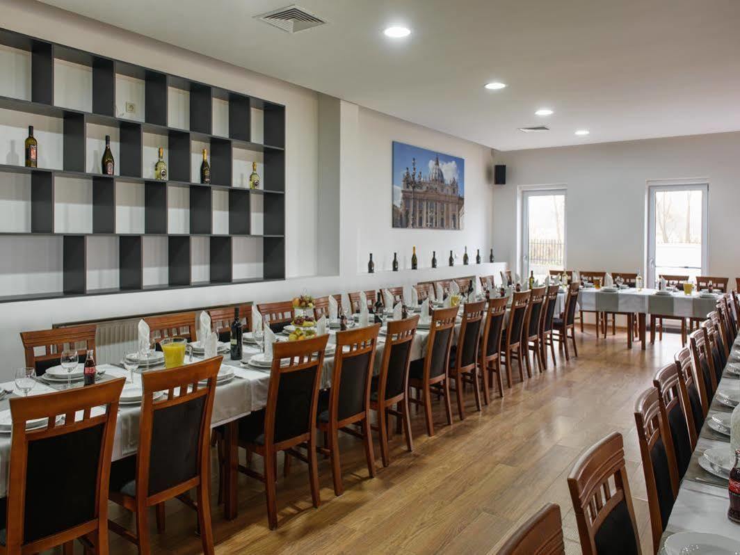 Aparthotel Travel Krasków Εξωτερικό φωτογραφία
