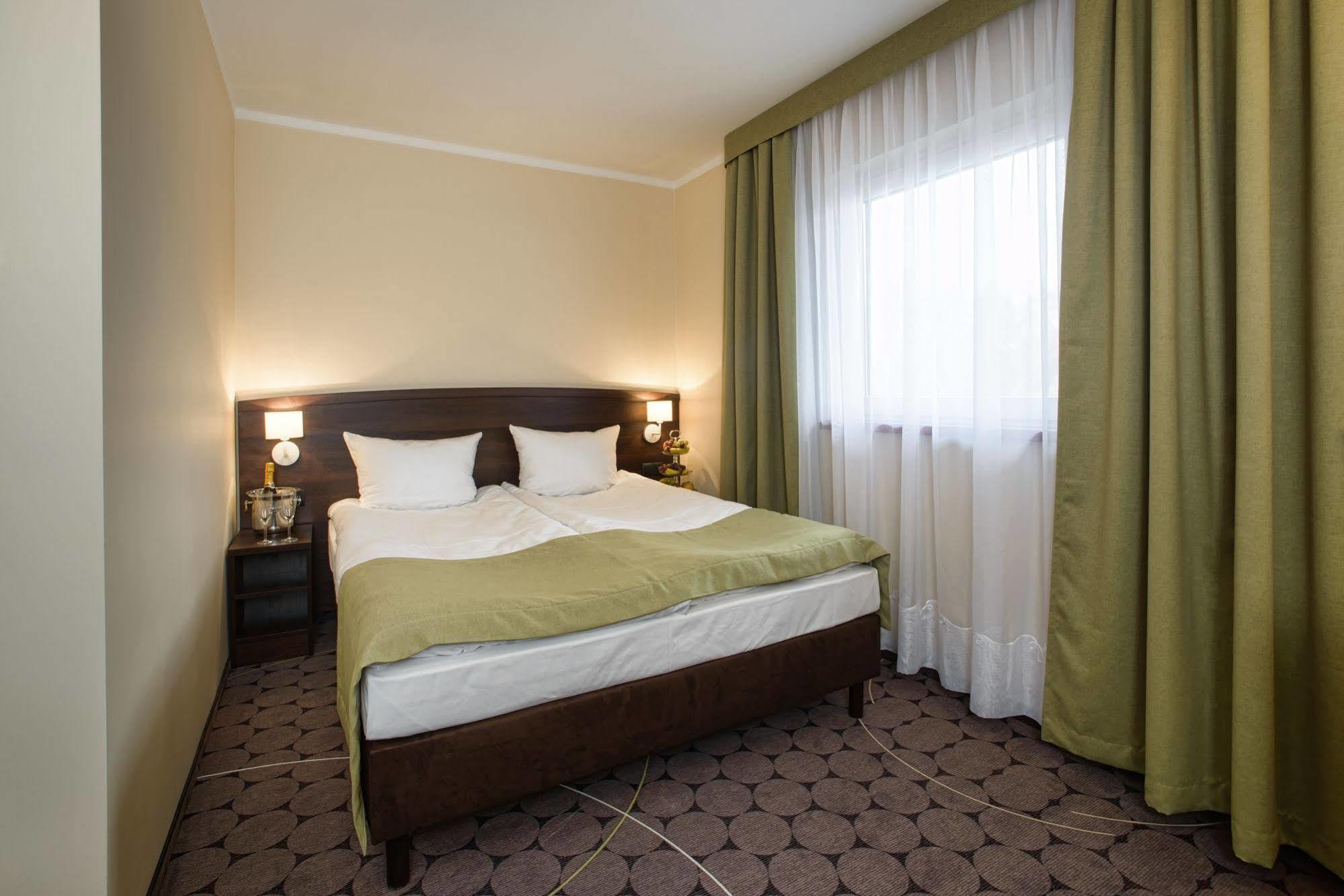 Aparthotel Travel Krasków Εξωτερικό φωτογραφία