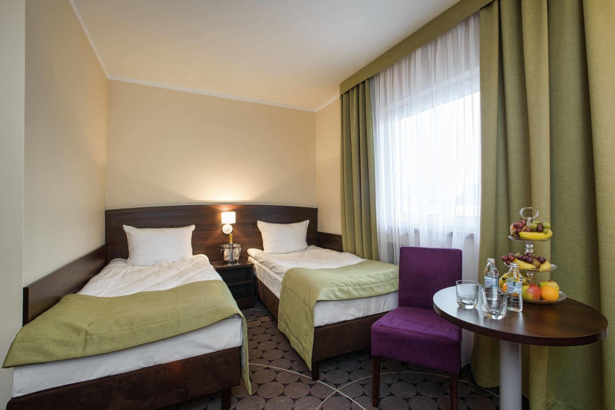 Aparthotel Travel Krasków Εξωτερικό φωτογραφία