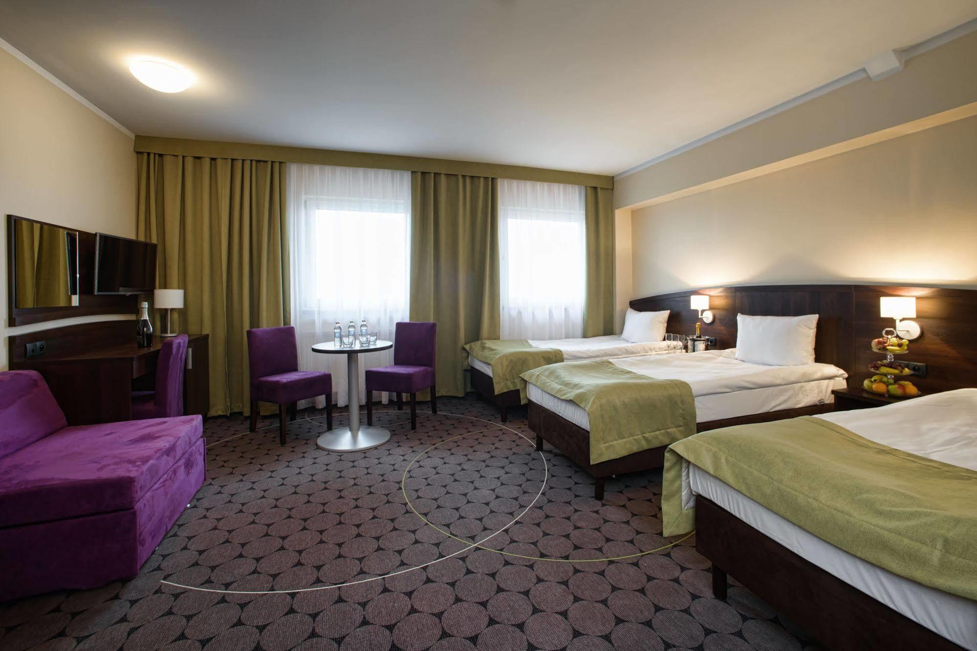 Aparthotel Travel Krasków Εξωτερικό φωτογραφία