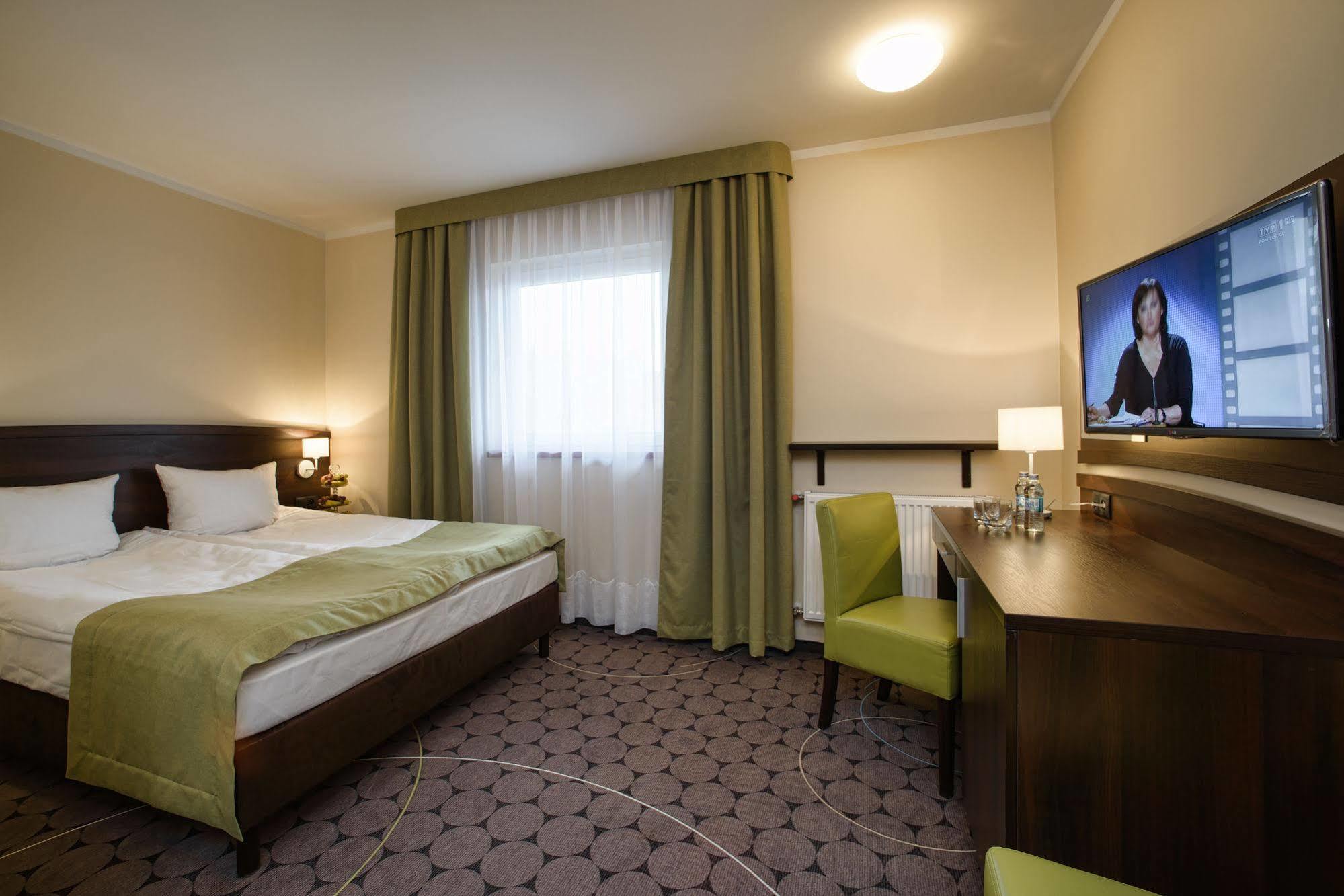 Aparthotel Travel Krasków Εξωτερικό φωτογραφία