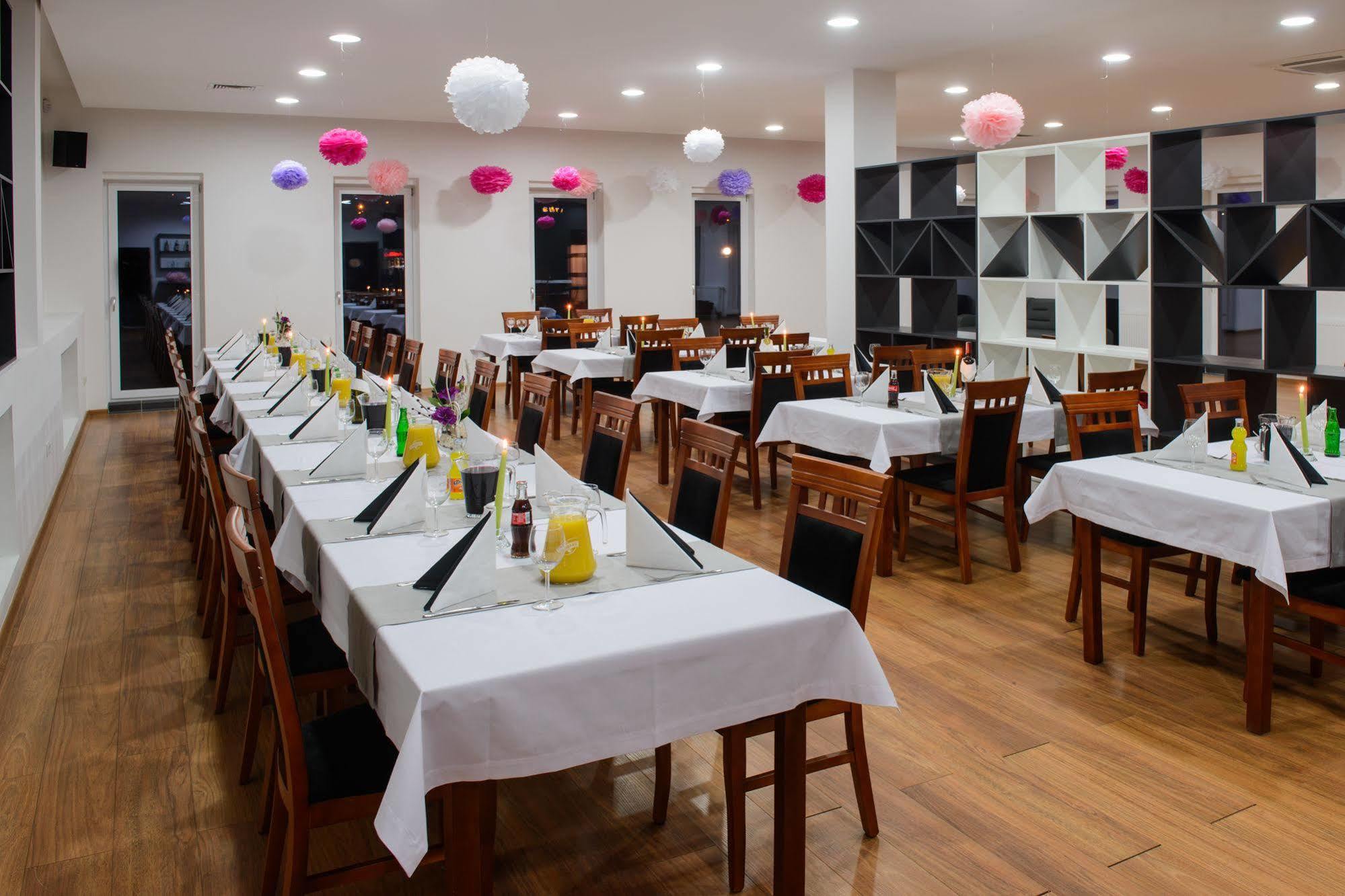 Aparthotel Travel Krasków Εξωτερικό φωτογραφία