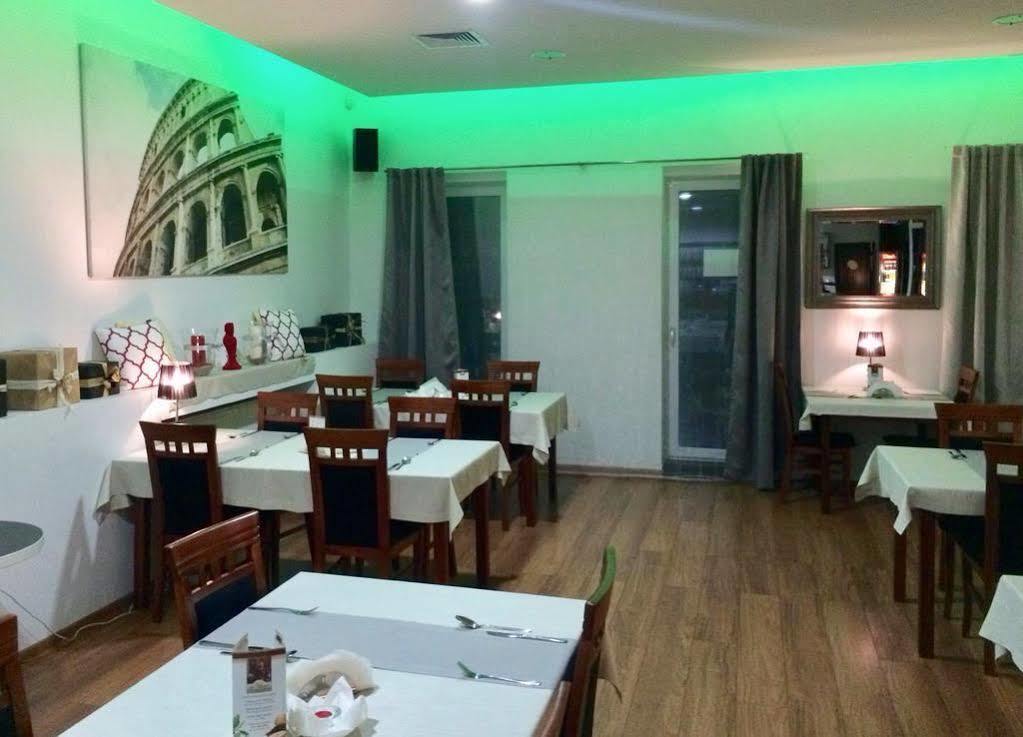 Aparthotel Travel Krasków Εξωτερικό φωτογραφία